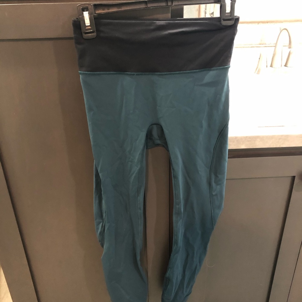 Size 6 Lululemon legging 7/8